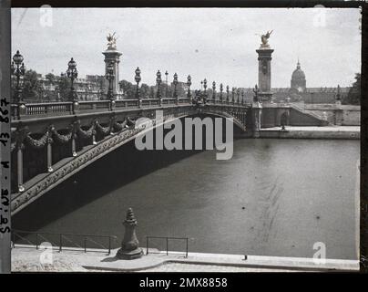 Paris (VIIE-VIIIE arr.), France le Pont Alexandre III et les Invalides , Banque D'Images