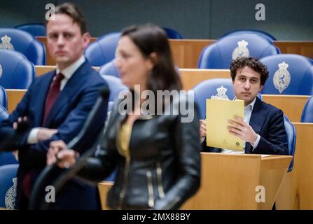 LA HAYE - (VLNR) Henk Nijboer (PvdA), Sandra Beckerman (SP) et Jesse Klaver (Groenlinks) lors d'un débat sur la modification de la loi sur le logement. Avec cette loi, le ministre de Jonge veut réglementer, entre autres choses, une réduction de loyer pour les personnes à faible revenu. Le Conseil d'État estime que le ministre devrait expliquer pourquoi une distinction entre les différents types de locataires est justifiée. ANP BART MAAT pays-bas hors - belgique hors Banque D'Images