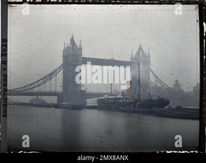 Londres, Angleterre vue générale du Pont de la Tour , 1913 - Angleterre - Auguste Léon - (28 août - 3 septembre) Banque D'Images