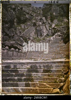 Massif du Taishan, Chine entre fuhumiao ('Temple du tigre') et Yunbuqiao ('Pont du pas dans les nuages') , 1913 - Chine - Stéphane Passet Banque D'Images