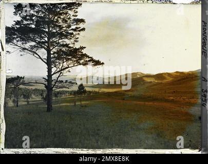 Entre Kiakhta et Orga, Transsaïkalie, Mongolie vue d'une vallée et d'une chaîne de montagnes , 1913 - Mongolie - Stéphane Passet - (6-25 juillet) Banque D'Images