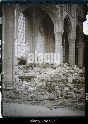 Soissons, Aisne, France la Cathédrale de Soissons, débris de la voûte , 1917 - Aisne - Fernand Cuville (section photographique de l'armée) - (mai-juillet) Banque D'Images