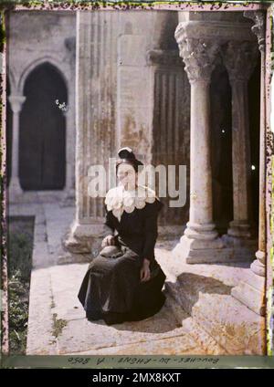 Arles, France Portrait de Mademoiselle Marie Busset , 1916 - provinces françaises - Jean Brunhes, Auguste Léon et Georges Chevalier - (avril-juillet) Banque D'Images