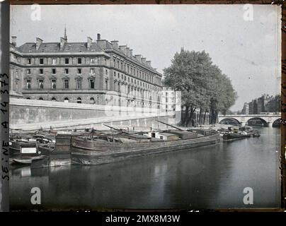 Paris (Ier-vie arr.), France le Quai des Orfèvres et le palais de justice vu du port des Grands-Augustins , Banque D'Images