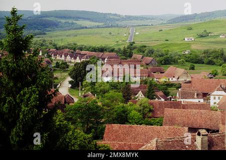 Vue sur le village de Crit dans le comté de Brasov, Roumanie, environ 2001 Banque D'Images