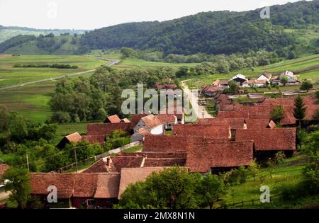 Vue sur le village de Crit dans le comté de Brasov, Roumanie, environ 2001 Banque D'Images