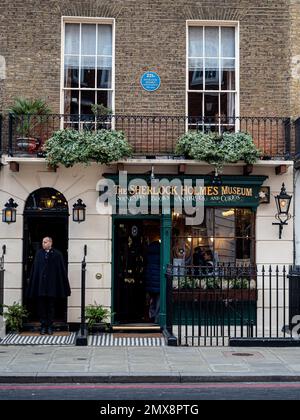 The Sherlock Holmes Museum 221B Baker Street Londres. Installé dans une maison de ville géorgienne classée en 1815, le musée a ouvert ses portes au public en 1990. Banque D'Images