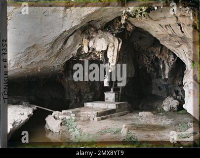 KY-lu 'a, province de Lang-so' n, Tonkin, Indochine l'entrée de la petite grotte des rochers de Ky-lu 'a , Léon occupé en Indochine Banque D'Images