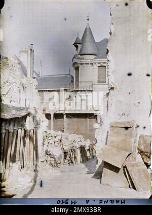 Reims, Marne, Champagne, France avec un marchand de ferraille, rue Cérès , 1917 - Marne - Fernand Cuville (section photographique des armées) Banque D'Images