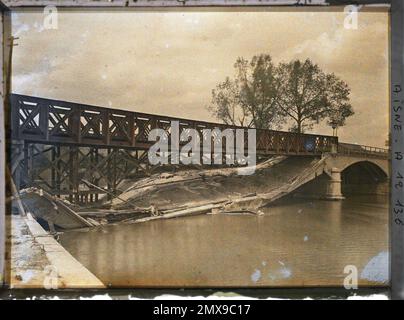 Soissons, Aisne, France le Pont du Mail sur Aisne détruit et reconstruit par génie , 1917 - Aisne - Fernand Cuville (section photographique de l'armée) - (mai-juillet) Banque D'Images