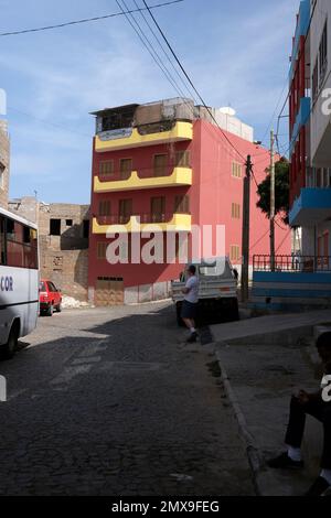 Scène de rue à Mindelo, Cabo Verde (Cap-Vert) Banque D'Images