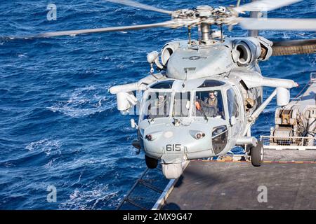 230131-N-IX644-1154 MER ADRIATIQUE (le 31 janvier 2023) un hélicoptère MH-60s Nighthawk attaché à l'Escadron de combat de la mer (HSC) 5, décolle du pont de vol du porte-avions de la classe Nimitz USS George H. W. Bush (CVN 77) pendant les opérations de vol, le 31 janvier 2023. Carrier Air Wing (CVW) 7 est la composante aérienne et de grève offensive du Carrier Strike Group (CSG) 10, George H.W. CSG de bague. Les escadrons du CVW-7 sont le Strike Fighter Squadron (VFA) 86, le VFA-103, le VFA-136, le VFA-143, le Electronic Attack Squadron (VAQ) 140, le Carrier Airborne Early Warning Squadron (VAW) 121, le HSC-5 et le Helicopter Mariti Banque D'Images