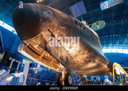 Navette spatiale 'découverte' au centre Steven F. Udvar-Hazy du Smithsonian National Air and Space Museum, Chantilly, Virginie, États-Unis Banque D'Images