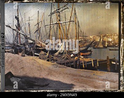 Constantinople (Istanbul actuelle), bateaux amarrés en Turquie, sur la rive droite au sud de la corne dorée , 1912 - Turquie - Stéphane Passet - (septembre) Banque D'Images