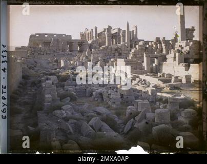 Karnak, Egypte, Afrique vue de la façade nord du temple de la chaîne d'Amon , 1914 - Egypte - Auguste Léon - (janvier - février) Banque D'Images