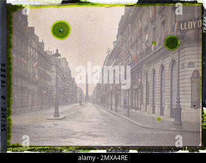 Paris (Ier-iie arr.), France la rue de la paix ornée de drapeaux alliés pour les Festivals de la victoire de 13 juillet et 14, au loin la colonne Vendôme , Banque D'Images