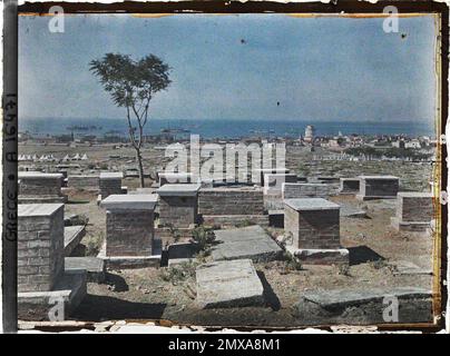 Thessalonique, Grèce le cimetière turc et le port de Thessalonique , 1918 - Grèce - Fernand Cuville - (septembre) Banque D'Images