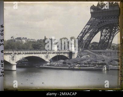 Paris (VIIE arr.), France le Pont d'Iéna et les pieds de la Tour Eiffel , Banque D'Images