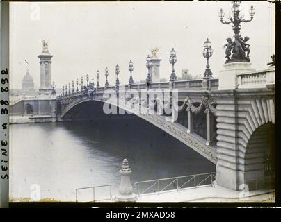 Paris (VIIE-VIIIE arr.), France le Pont Alexandre III et les Invalides , Banque D'Images