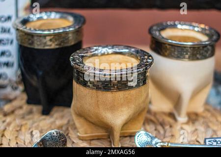 Copains en bois. Récipient pour boisson Argentine typique. Banque D'Images