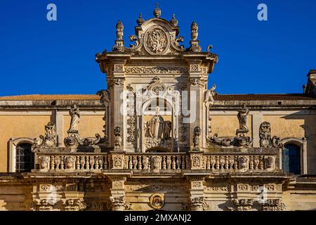 Façade de la cathédrale Santa Maria dell'Assunta, Piazza Duomo, Lecce, Puglia, Lecce, Puglia, Italie Banque D'Images