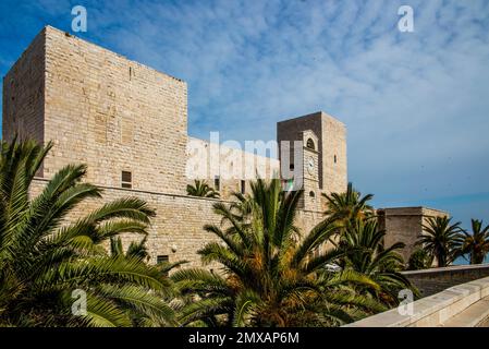 Château construit au 13th siècle par Frederick II, Trani, Puglia, Trani, Puglia, Italie Banque D'Images