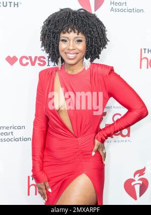 Danielle Mone Truitt portant une robe d’AGGI participe au spectacle et concert Go Red for Women de l’American Heart Association au Lincoln Center de New York sur 1 février 2023 Banque D'Images