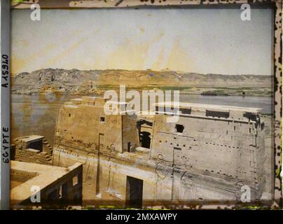 Philae, Egypte, Afrique vue de l'entrée du pylône et du Nil depuis le Grand pylône du Temple d'Isis , 1918 - proche-Orient, Egypte, Palestine, Chypre - Paul Castelnau (section photographique des armées) - (9 janvier -6 octobre) Banque D'Images