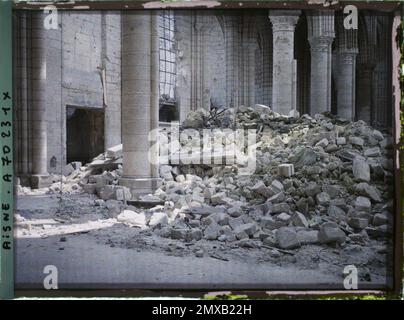 Soissons, Aisne, France la Cathédrale de Soissons, débris de la voûte , 1917 - Aisne - Fernand Cuville (section photographique de l'armée) - (mai-juillet) Banque D'Images