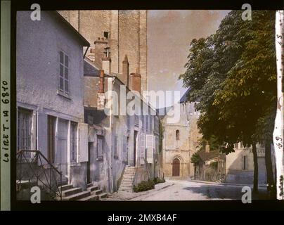 Beaugency, France place Saint-Firmin, au fond de la Tour César et de l'Église notre-Dame de Beaugency , 1915-Centre de France, Loiret, Indre-et-Loire, Loir-et-cher-Jean Brunhes et Auguste Léon-(août) Banque D'Images