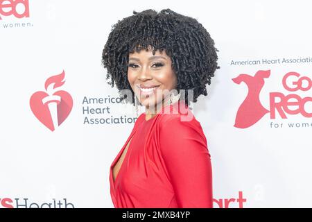 1 février 2023, New York, New York, États-Unis : Danielle Mone Truitt portant une robe d'AGGI participe au spectacle et concert Go Red for Women de l'American Heart Association au centre Lincoln. Concert et défilé de mode organisé par l'American Heart Association le 1st jour du mois national de la santé cardiaque pour souligner que les maladies cardiovasculaires causent chaque année 1 décès sur 3 chez les femmes, ce qui en fait la première cause de mortalité liée à la santé chez les femmes. (Credit image: © Lev Radin/Pacific Press via ZUMA Press Wire) USAGE ÉDITORIAL SEULEMENT! Non destiné À un usage commercial ! Banque D'Images