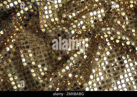 Texture de beau tissu doré avec paillettes comme arrière-plan, gros plan Banque D'Images