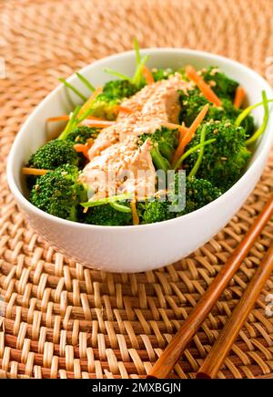 brocoli avec sauce tofu au sésame Banque D'Images