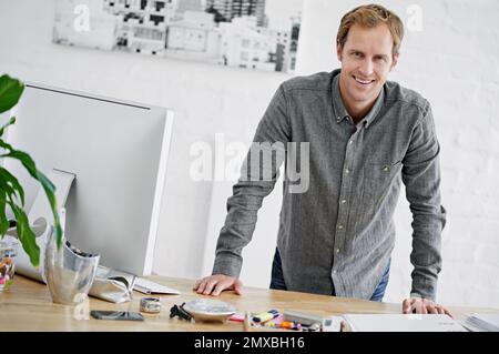 Prêt pour l'action. un bel homme d'affaires dans son bureau. Banque D'Images