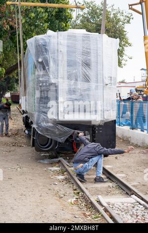 (Dernières - nouvelles) Nouveau train DHMU Kalka à Shimla, se préparer à être déchargé sur la piste à Kalka (Haryana), Inde. Banque D'Images