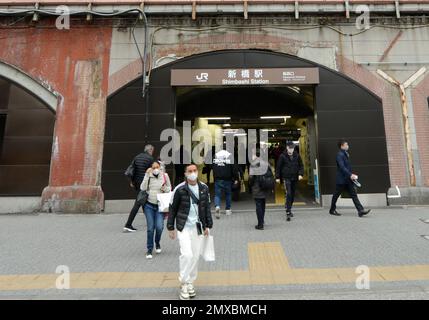 Entrée Karasumori de la gare de Shimbashi, Tokyo, Japon. Banque D'Images