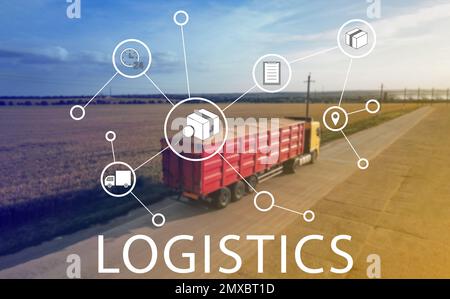 Concept logistique. Chariot sur route de campagne et schéma avec icônes Banque D'Images