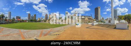Photo prise de la place Merdeka à Kuala Lumpur avec vue sur la ligne d'horizon et l'ancien bâtiment Sultan Abdul Samad photographié en Malaisie à Novemb Banque D'Images
