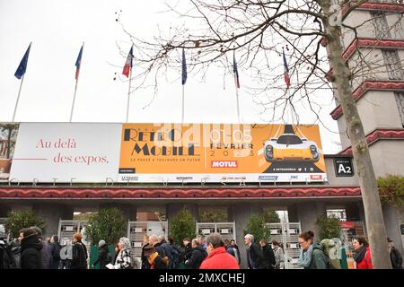 Édition 27th du salon Retromobile à Paris, France sur 2 février 2023. Retromobile Paris est un spectacle dédié aux voitures d'époque. Deuxième plus grand salon du genre en Europe, il peut accueillir plus de 600 exposants et 1 000 véhicules. Photo de Karim ait Adjedjou/ABACAPRESS.COM Banque D'Images