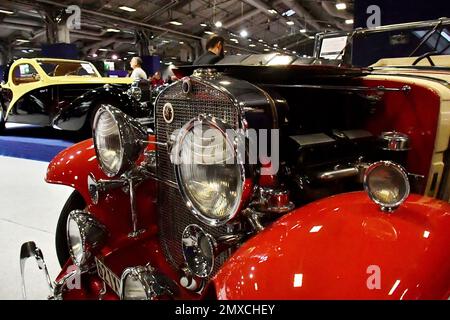 Édition 27th du salon Retromobile à Paris, France sur 2 février 2023. Retromobile Paris est un spectacle dédié aux voitures d'époque. Deuxième plus grand salon du genre en Europe, il peut accueillir plus de 600 exposants et 1 000 véhicules. Photo de Karim ait Adjedjou/ABACAPRESS.COM Banque D'Images