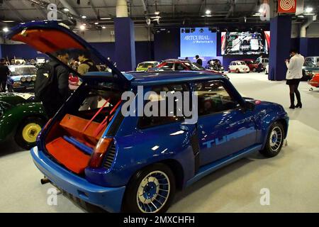 Édition 27th du salon Retromobile à Paris, France sur 2 février 2023. Retromobile Paris est un spectacle dédié aux voitures d'époque. Deuxième plus grand salon du genre en Europe, il peut accueillir plus de 600 exposants et 1 000 véhicules. Photo de Karim ait Adjedjou/ABACAPRESS.COM Banque D'Images