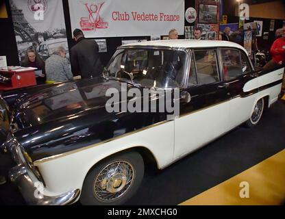 Édition 27th du salon Retromobile à Paris, France sur 2 février 2023. Retromobile Paris est un spectacle dédié aux voitures d'époque. Deuxième plus grand salon du genre en Europe, il peut accueillir plus de 600 exposants et 1 000 véhicules. Photo de Karim ait Adjedjou/ABACAPRESS.COM Banque D'Images