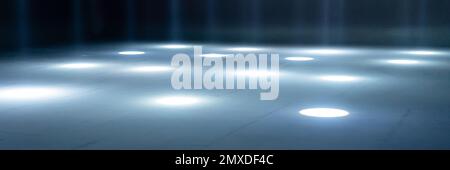 rayons de lumière flous sur l'étage de la discothèque. projecteurs au néon bleu blanc. lignes laser et effet d'éclairage. scène vide de nuit en studio avec néon r Banque D'Images