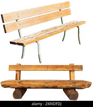 Gros plan de deux bancs en bois vides isolés sur fond blanc, Italie, Europe. Banque D'Images