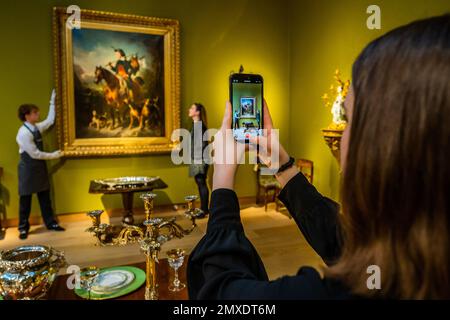 Londres, Royaume-Uni. 3 févr. 2023. The Return by Alfred de Dreux, 1859(estimation: £400 000-600 000) - Un aperçu d'une esthétique opulente: Une importante collection privée d'une maison de campagne anglaise, à Christies, qui sera mise aux enchères sur 9 février. La vente comprend 266 lots couvrant 19thcentury et Old Master peintures, meubles fins, horloges, porcelaine, argent, ameublement et éclairage. Certaines œuvres proviennent des collections d'Alberto Bruni Tedeschi, des Lords Hesketh à Easton Neston et de la famille Sackville à Knole. Les estimations vont de £600 à 600 000 £. L'exposition publique libre avant-vente Banque D'Images