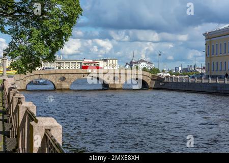 St. Petersbourg, vue sur le pont de Prachechniy au-dessus de la rivière Fontanka Banque D'Images