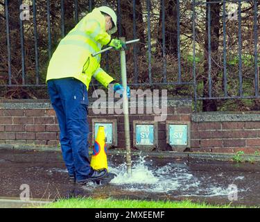 Glasgow, Écosse, Royaume-Uni 3rd février 2023. Des poteaux incendie ciblés par des vandales qui donnent des fours à eau à cause d'une fuite dans la chapelle du tambour alors que l'eau écossaise essaie de la contenir. Crédit Gerard Ferry/Alay Live News Banque D'Images