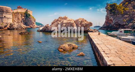Сharm des anciennes villes d'Europe. Vue panoramique le matin du célèbre fort Bokar dans la ville de Dubrovnik. Captivant paysage marin d'été de la mer Adriatique, Banque D'Images