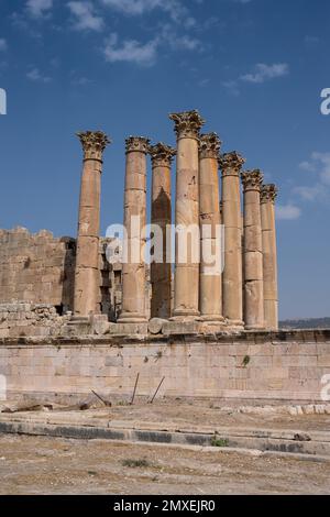 Artemis Temple piliers ou colonnes corinthiens dans l'ancienne ville romaine de Gerasa près de Jerash, Jordanie Banque D'Images
