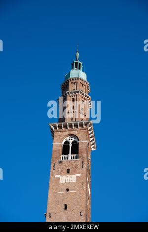 Tour Torre Bissara à Vicenza, en Italie, donnant sur la place Piazza dei Signori, à côté de la basilique Palladiana Banque D'Images